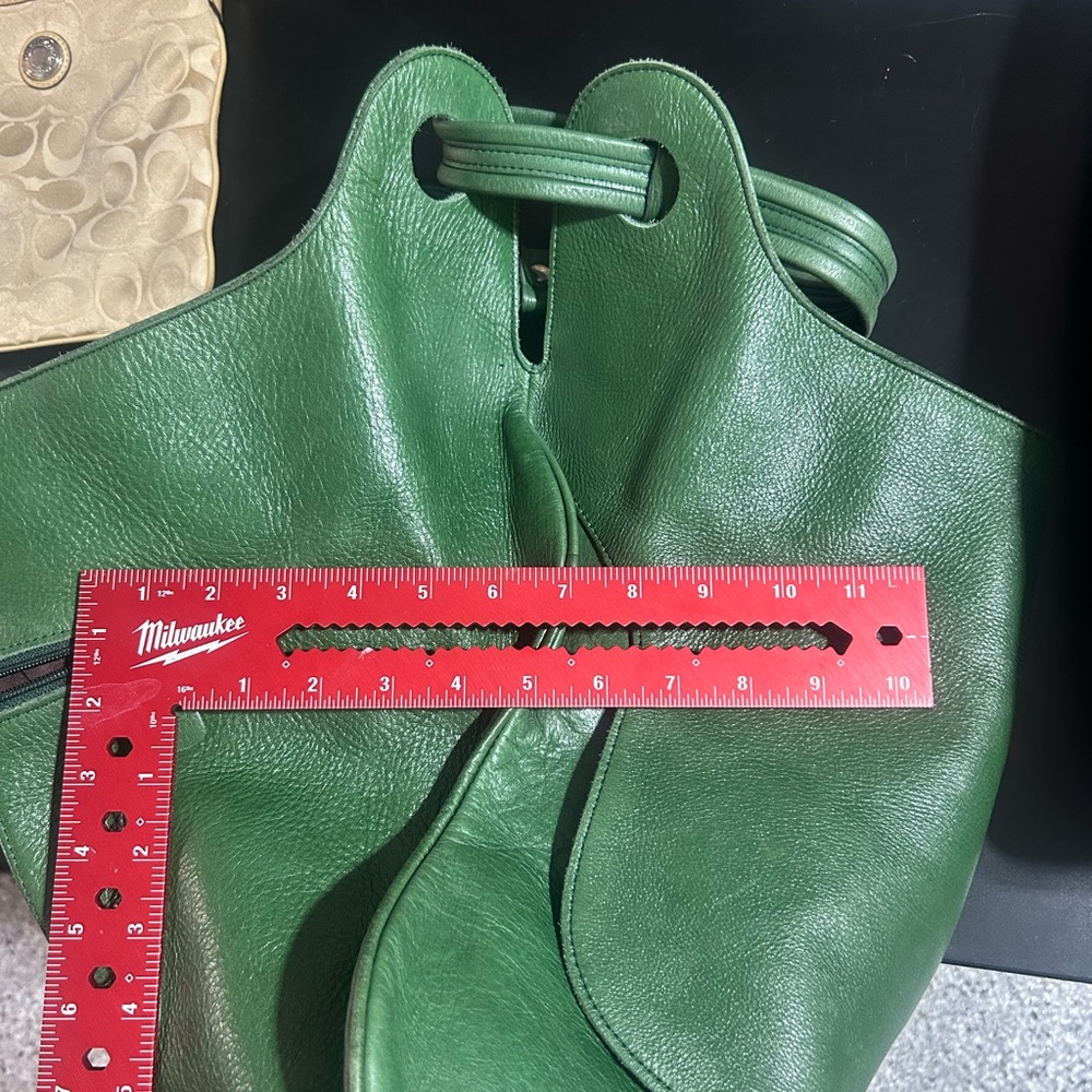 Elegant Green Leather Tote Bag - Picture 7 of 7